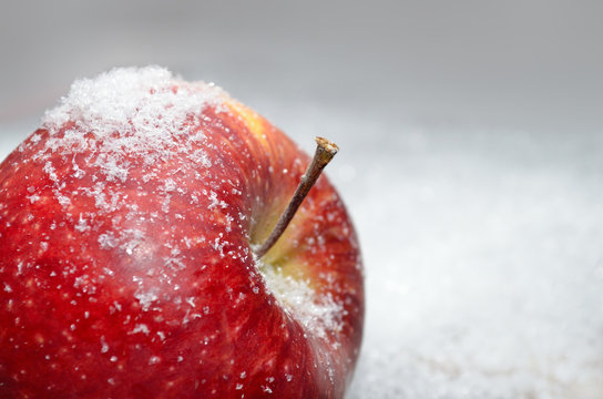 Apfel mit Schnee