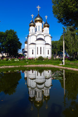 Fototapeta na wymiar white steeple church with three domes