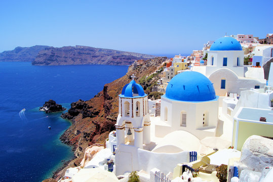 Fototapeta Błękitni i biali kościół Oia wioska, Santorini, Grecja