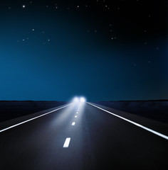 Gegenverkehr bei Nacht
