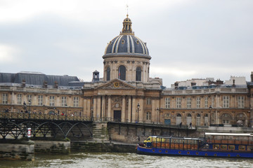 Fototapeta na wymiar Instytut Akademii Francuskiej w Paryżu