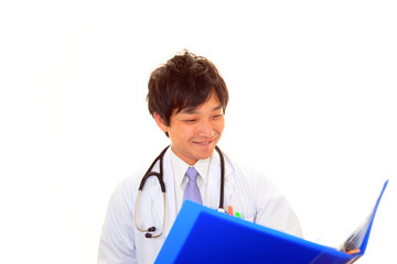 笑顔の医師