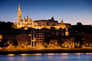Fototapeta na wymiar Budapest w wieczór
