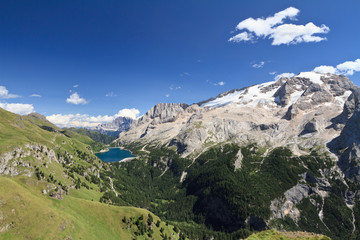 Obraz premium Fedaia lake and Mount Marmolada