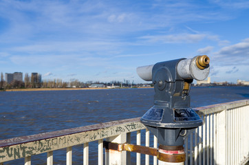 Fototapeta na wymiar stary teleskop