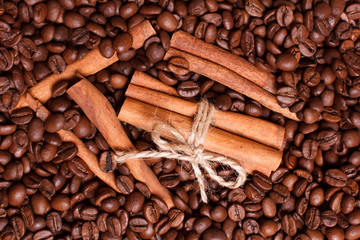 Obraz na płótnie Canvas Coffee beans and cinnamon
