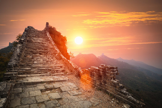 Fototapeta the great wall ruins in sunrise