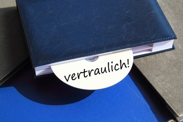 Buch mit einer CD vertraulich