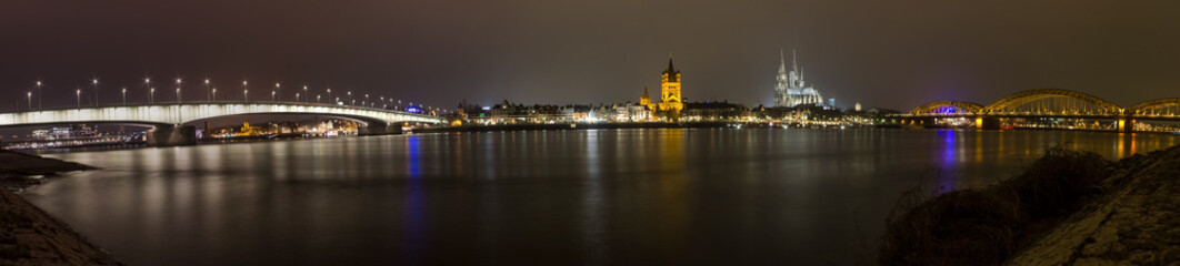Fototapeta na wymiar cologne city night panorama