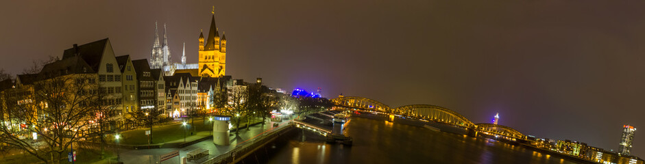 Fototapeta na wymiar Kolonia noc fishey jak panorama