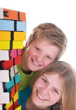 M&auml;dchen und Junge mit B&uuml;chern