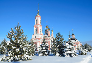 Церкви Архангела Михаила и Фрола и Лавра в Суздале