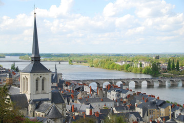 Vue générale de Saumur et de la Loire