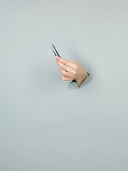 Naklejka premium female hand holding tweezers