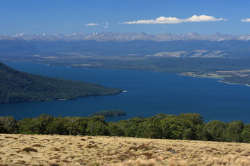 Fototapeta na wymiar lake Te Anau with Southern Alps in background