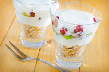yogurt and oat flakes