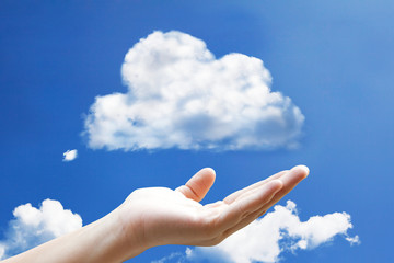 Hand with cloud computing icon