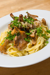 bandnudeln mit pfifferling-sahne-soße