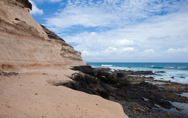 Fototapeta na wymiar Erozji zachodnim wybrzeżu wyspy Fuerteventura