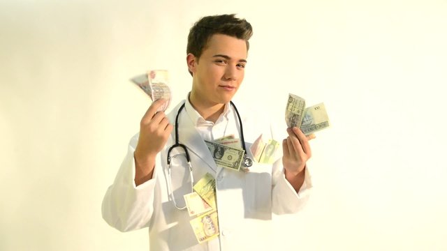 medico y dinero