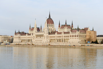 Fototapeta na wymiar Węgierski parlament w Budapeszcie