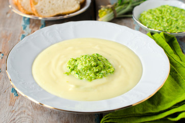 Mashed potatoes with wild garlic