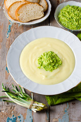 Mashed potatoes with wild garlic