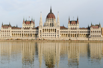 Fototapeta na wymiar Parlement Hongrois à Budapest