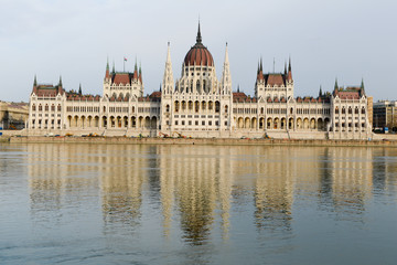 Obraz na płótnie Canvas Węgierski parlament w Budapeszcie