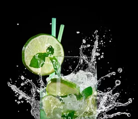 Foto auf Acrylglas Mojito-Cocktail über Schwarz © Lukas Gojda