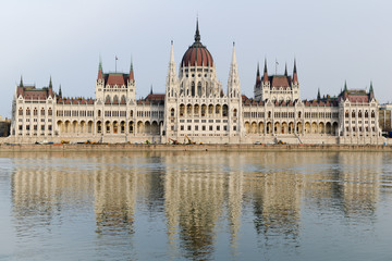 Obraz na płótnie Canvas Parlement Hongrois à Budapest