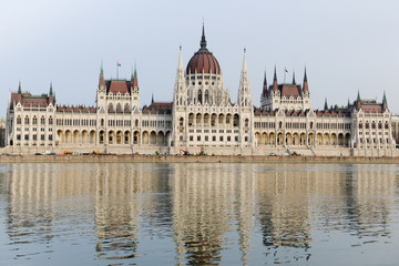 Fototapeta na wymiar Parlement Hongrois à Budapest