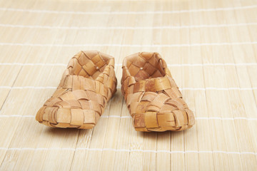bast shoes