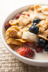 healthy breakfast corn flakes with berries