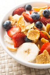 healthy breakfast corn flakes with berries