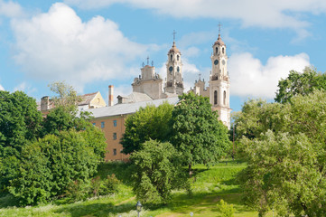 Fototapeta na wymiar Widok starej katedry w Wilnie