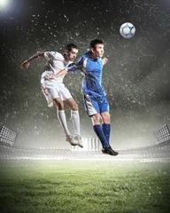Fotobehang twee voetballers die de bal slaan © Sergey Nivens