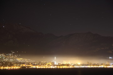 Fototapeta na wymiar Jezioro Como, w nocy