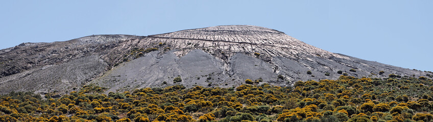 Panoramqiue de Vulcano au pied du volcan