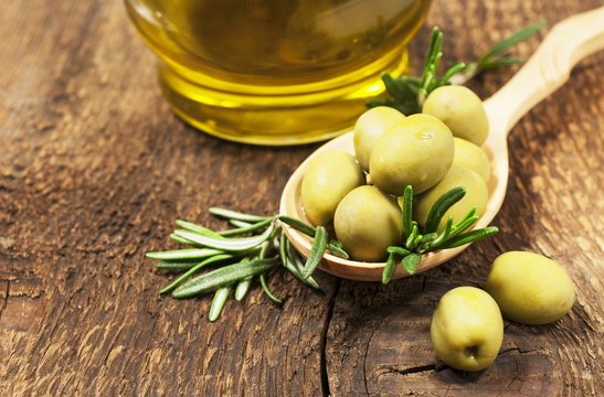 olives with rosemary and olive oil