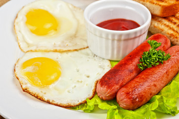 Fried eggs with sausages
