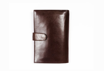 Коричневый кожаный портмоне изолированный на белом фоне