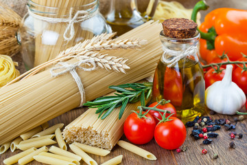 The composition of the pasta and vegetables on background