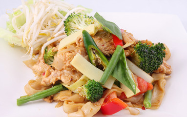 Flat rice noodle stir fried with Thai herb  and basil.