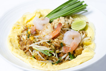 Stir-fried rice noodles (Pad Thai)
