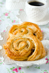 Rolls with raisins and honey