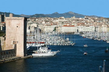 Fototapeta na wymiar Stary Port w Marsylii