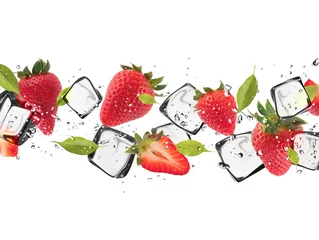 Fotobehang Fruit in ijs Aardbeien met ijsblokjes, geïsoleerd op een witte achtergrond