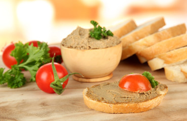 Composition of fresh pate, tomatoes and bread,