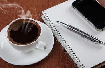 Obraz na płótnie Canvas kawy z pustym notebooka i telefonu